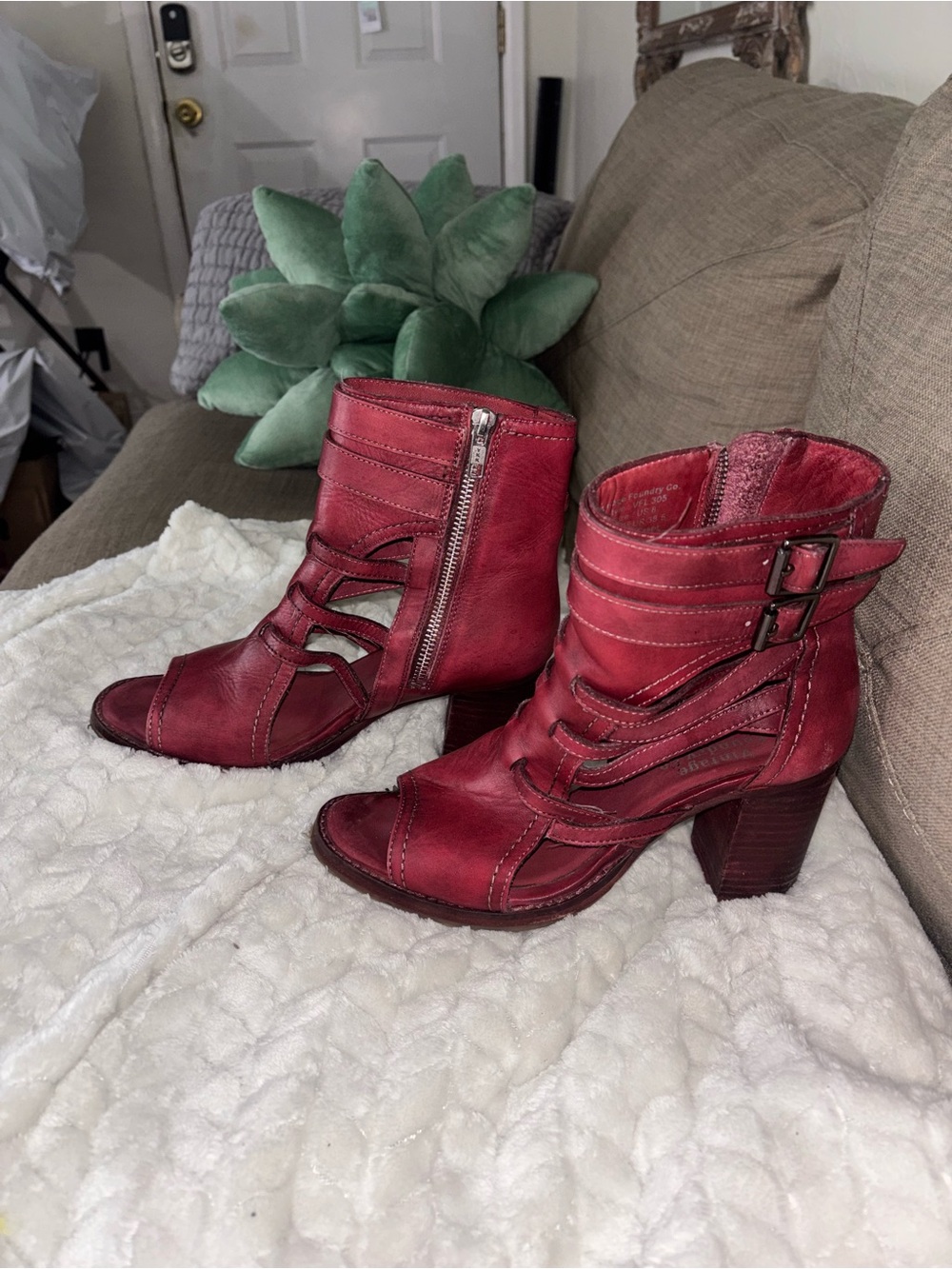 Vintage foundry burgundy  Women's Strappy Block Heel Booties